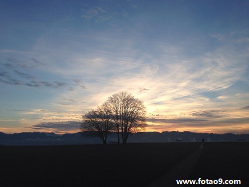 梦见赶路被雨淋湿_(梦见赶路被雨淋湿什么预兆)